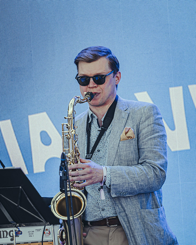 Jonne Granqvist playing with MEJ Trio
